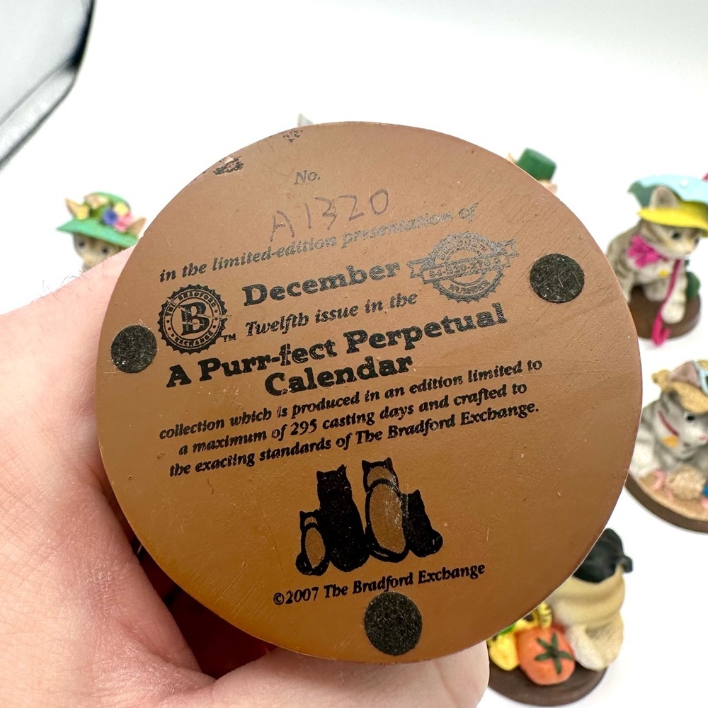 The Bradford Exchange Cat Purr-fect Perpetual Calendar Figures - Missing Jan - Picture 16 of 16